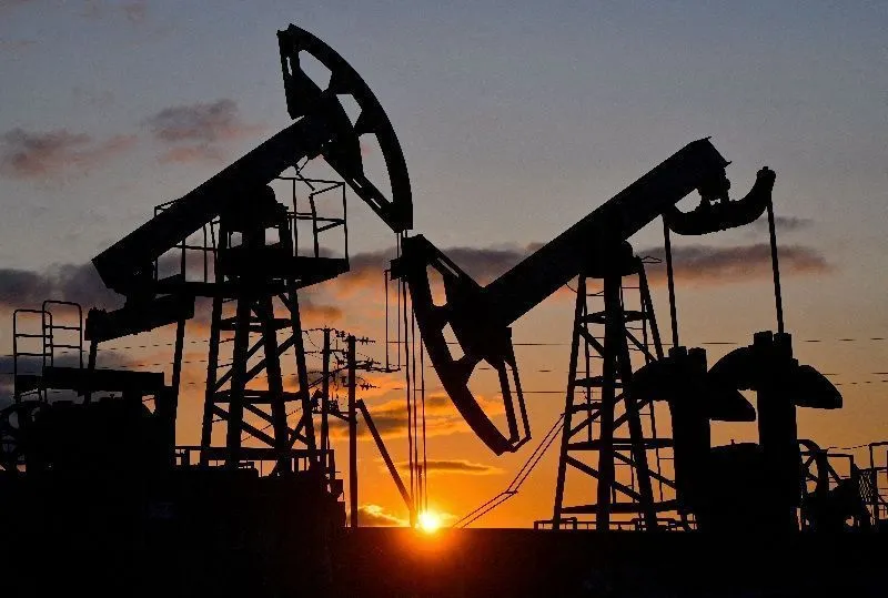 Normalização do petróleo deve ocorrer apenas em 2027, aponta analista após alta de 77%